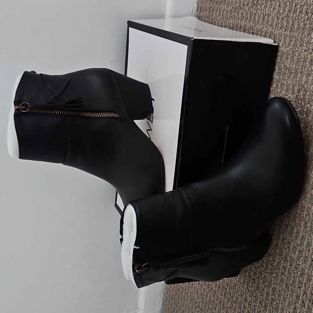 NINE WEST Black Leather Booties Size 7